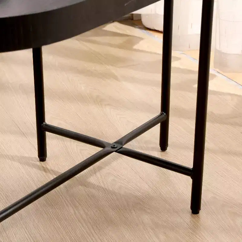 Table d'appoint noire à 2 niveaux avec structure en métal et plateau en bois pour salon